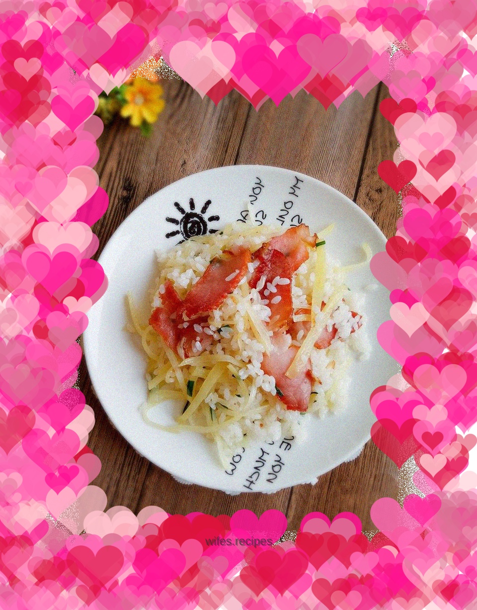 Fried rice with shredded potatoes and bacon