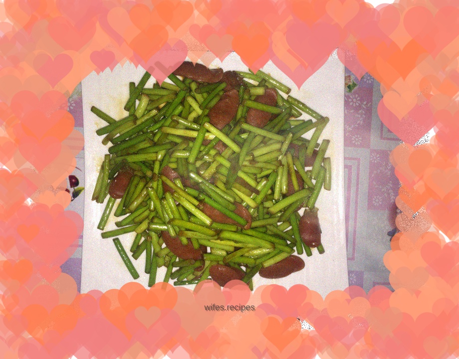 Stir-fried crispy sausage with garlic sprouts