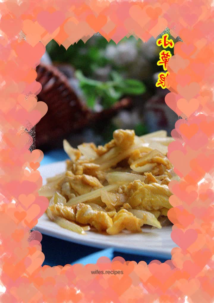 Homemade scrambled eggs with onions