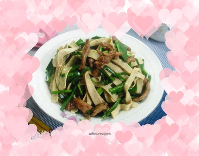 Stir-fried shredded pork with thousands of leeks