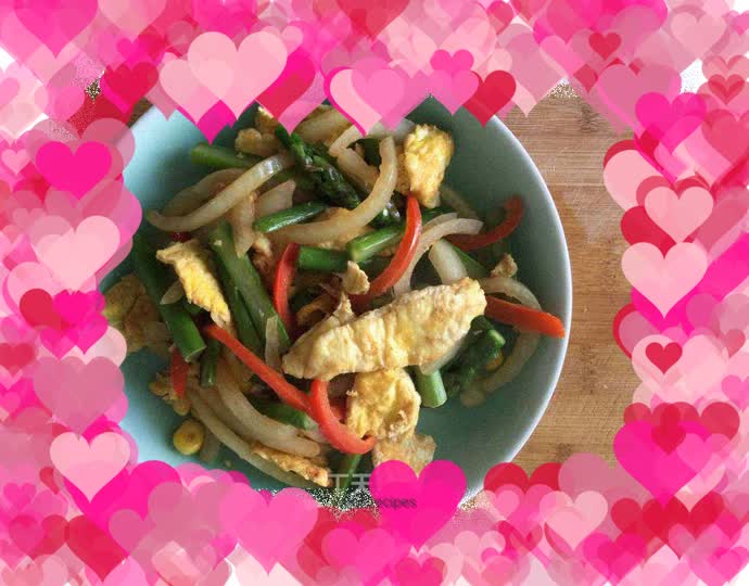 Scrambled eggs with onions and asparagus