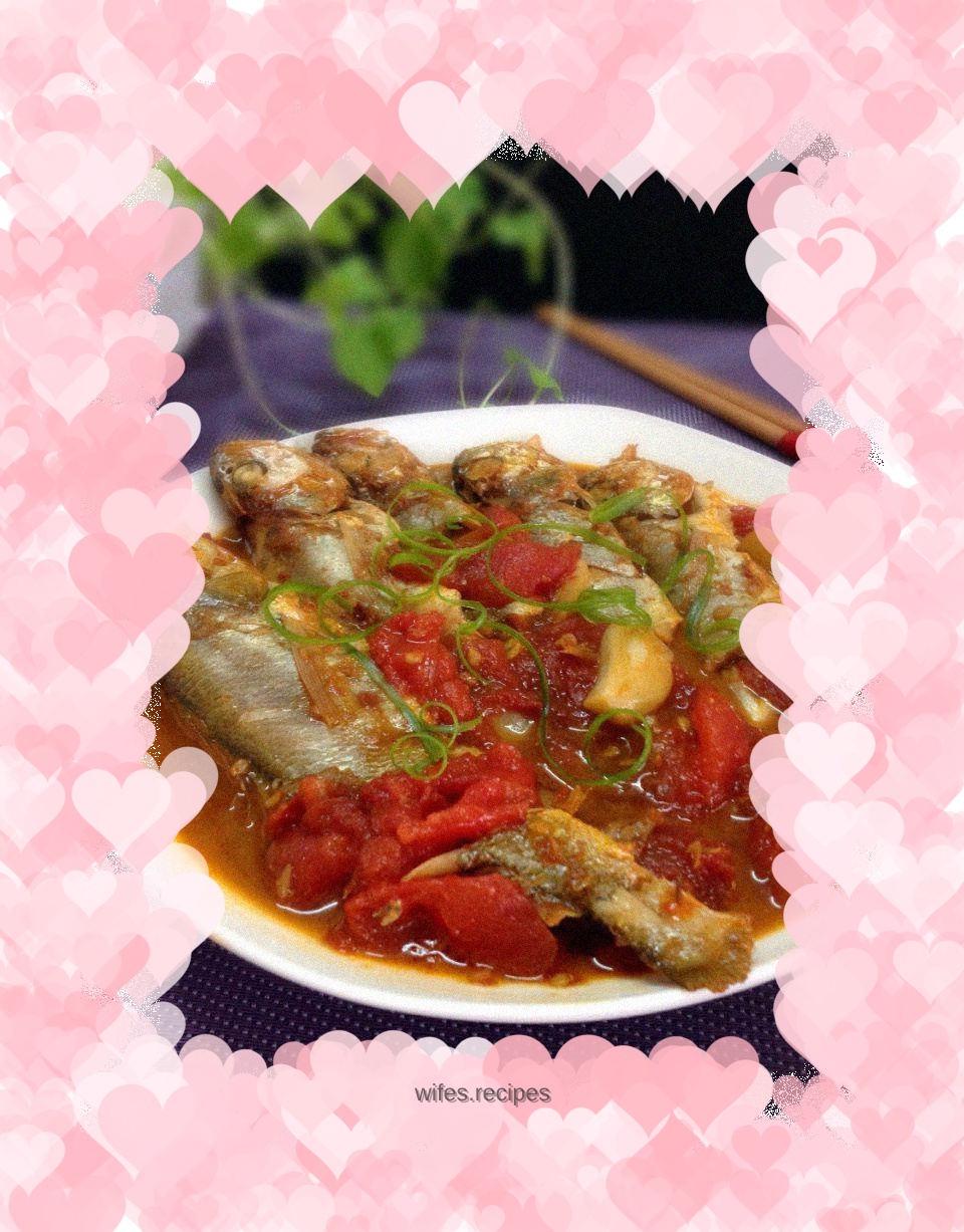 Small yellow croaker in tomato sauce