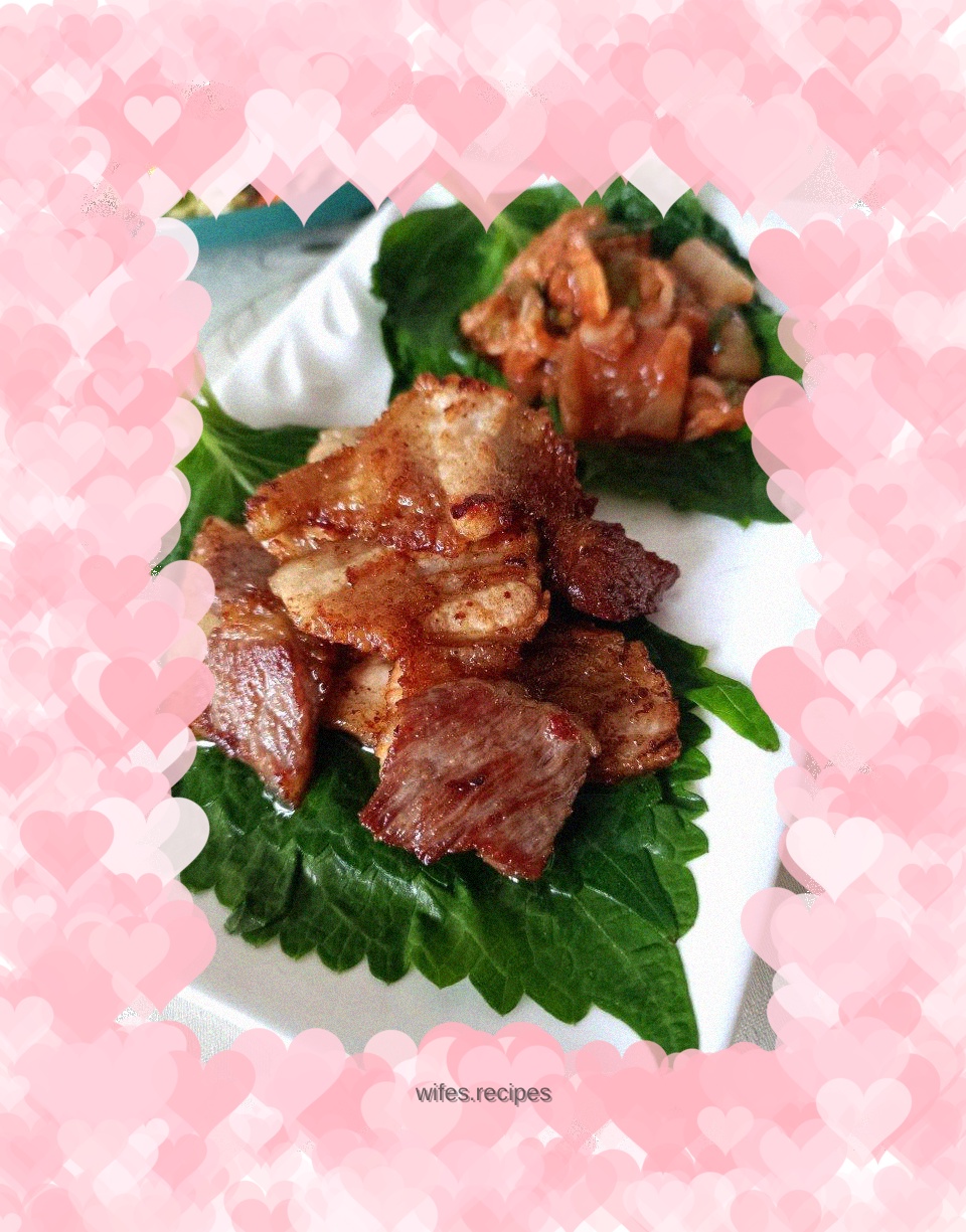 Pan-fried pork wrapped in perilla leaves