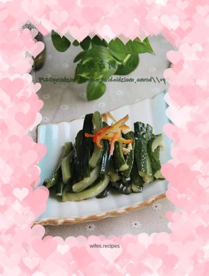 Cucumber strips skillfully mixed with Sanhe oil