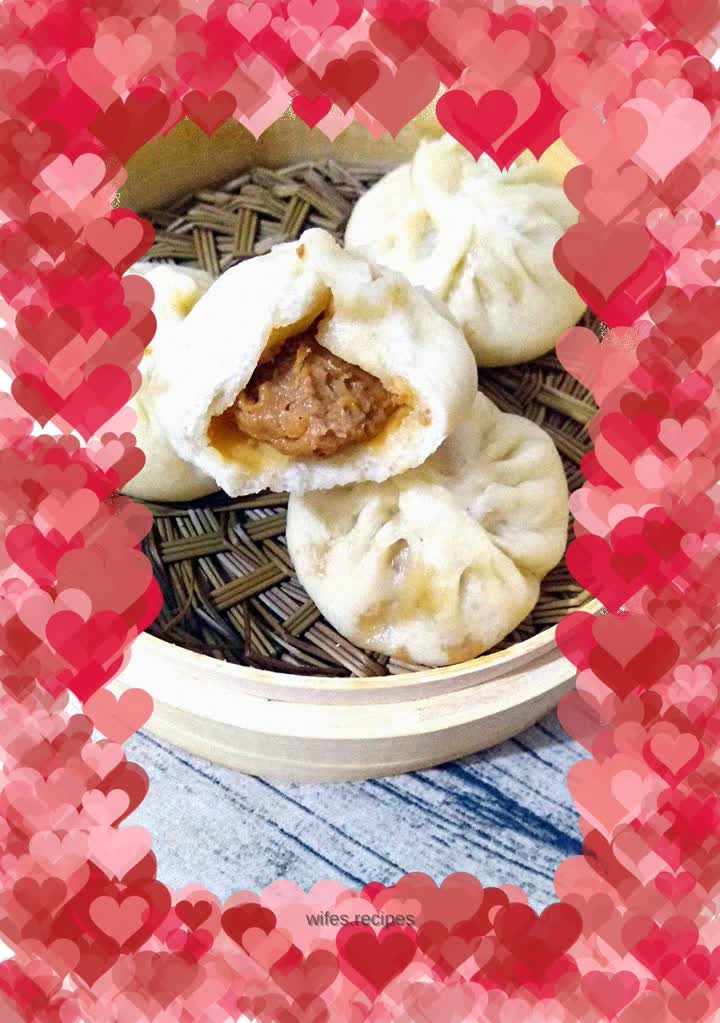 Pork and green onion buns