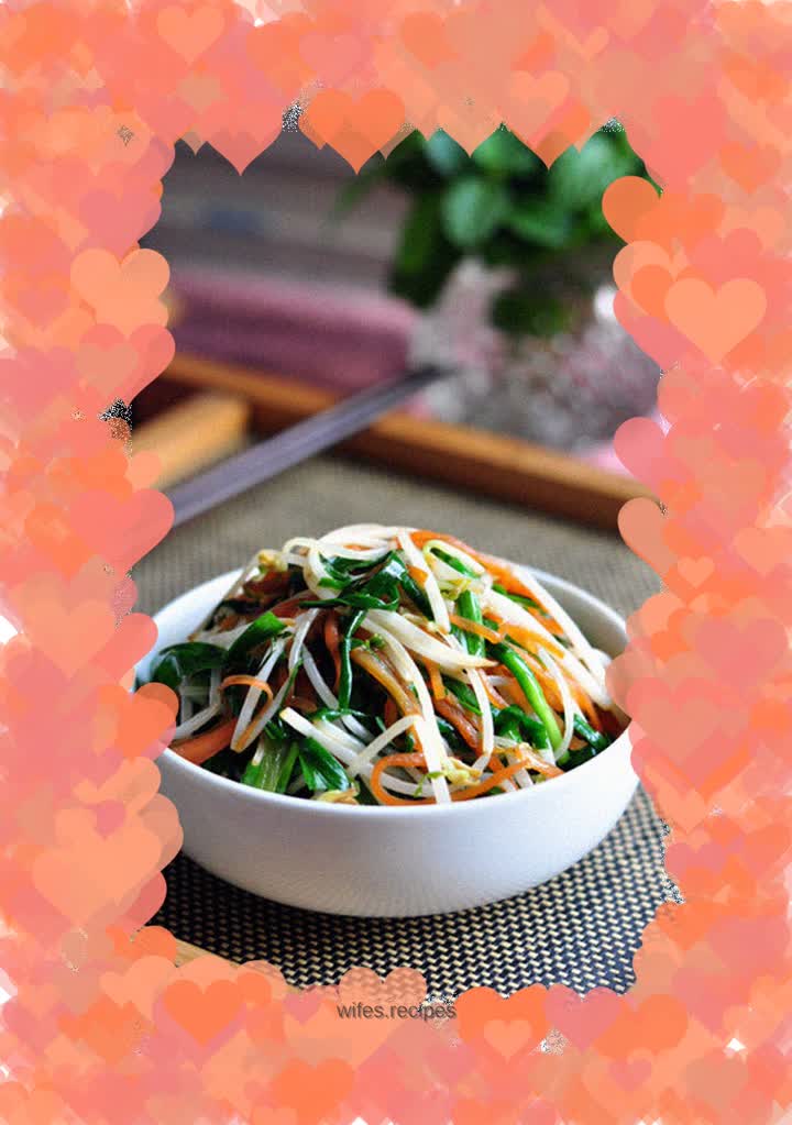 Oyster sauce, chives and bean sprouts