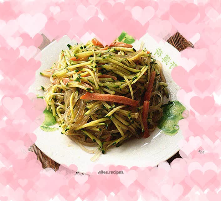 Vermicelli mixed with cucumber