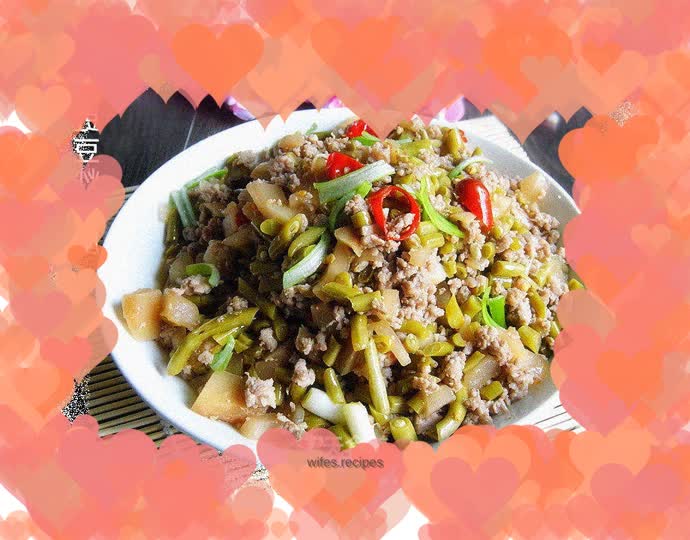 Stir-fried minced meat with sour cowpeas