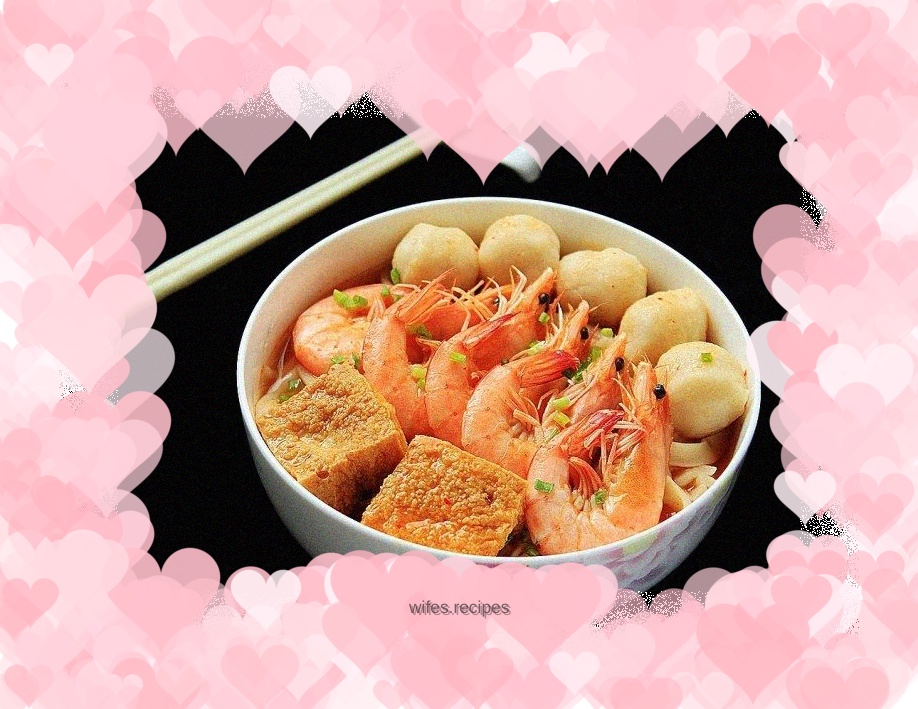 Hand-made noodles with shrimp, fish and eggs