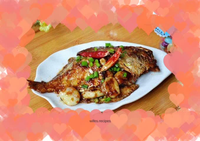 Braised pomfret with garlic
