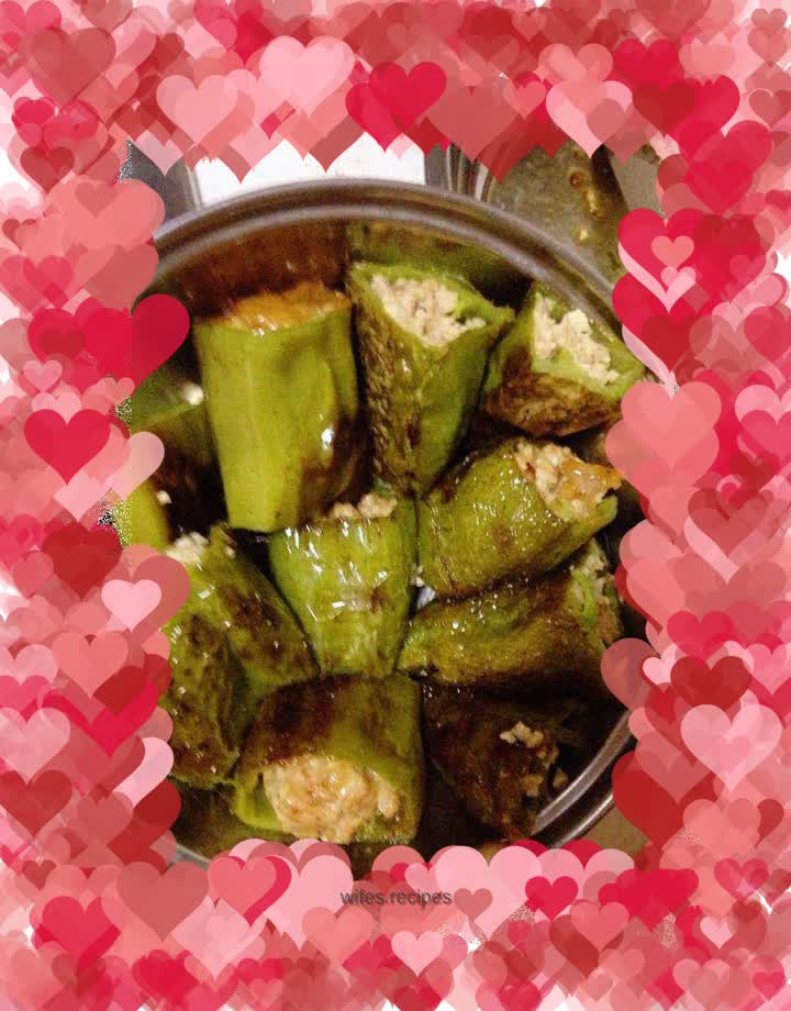 Tiger skin pepper stuffed with meat