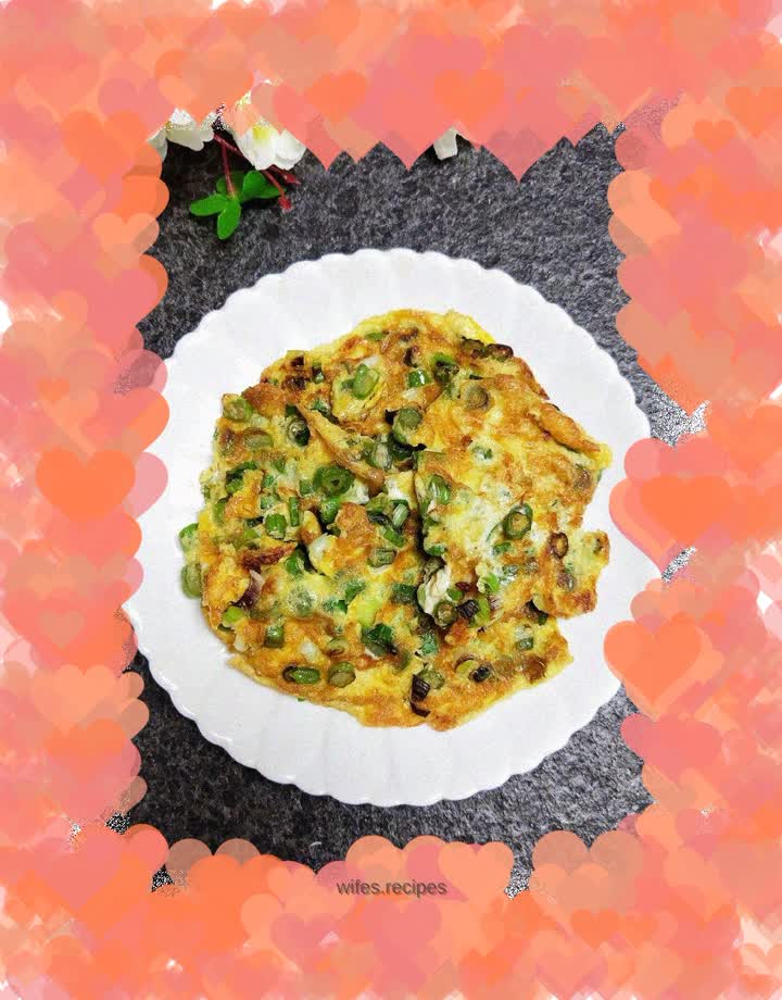 Fried egg with green beans and pesto