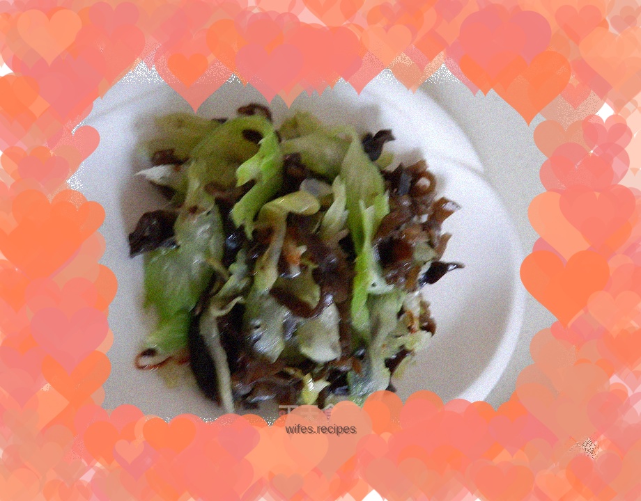Stir-fried fungus with celery