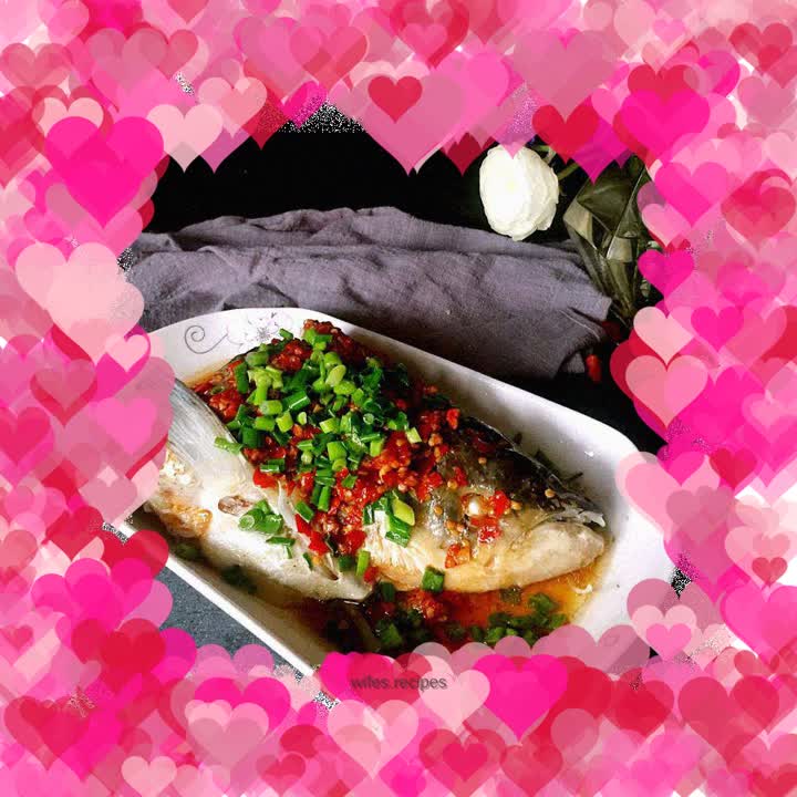 Fish head with chopped pepper