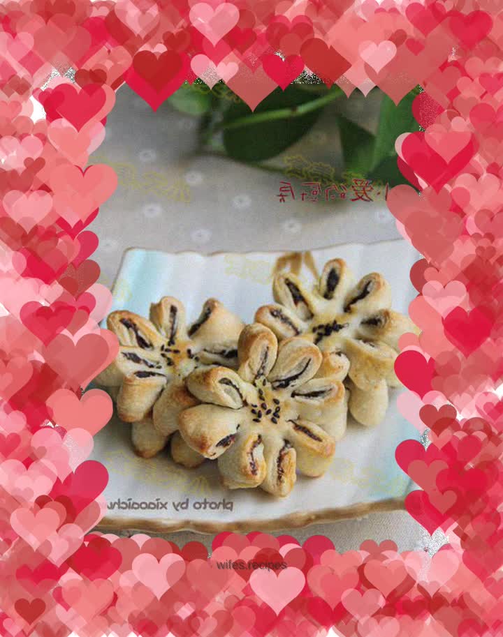 Jujube paste and chrysanthemum cake