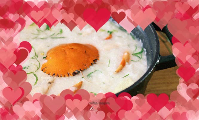 A chef makes an enamel pot and cooks crab porridge that will "bloom"