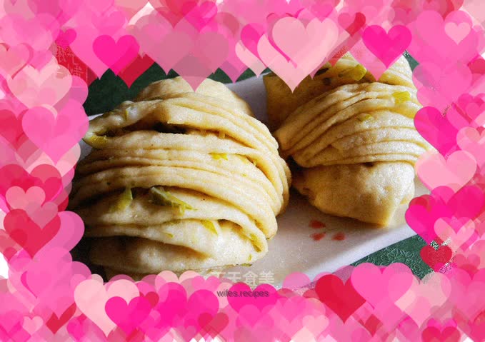 Cornmeal and scallion rolls