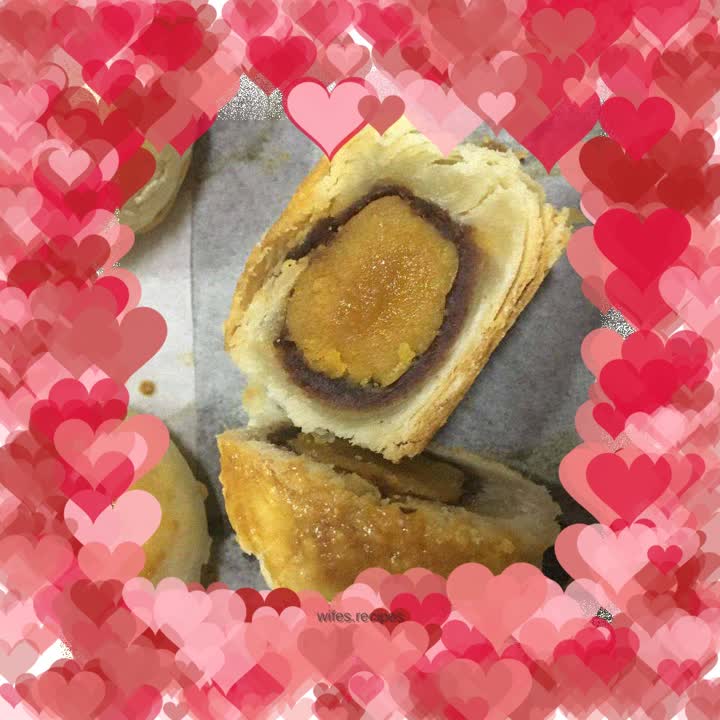 Crispy bean paste egg yolk cake