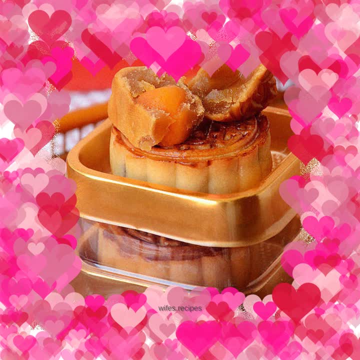 [Cantonese-style egg yolk and lotus paste mooncakes]---My favorite mooncake during the Mid-Autumn Festival