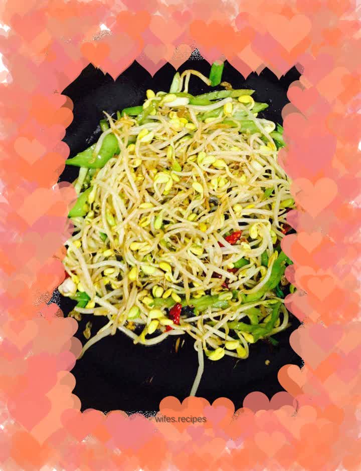 Stir-fried soybean sprouts