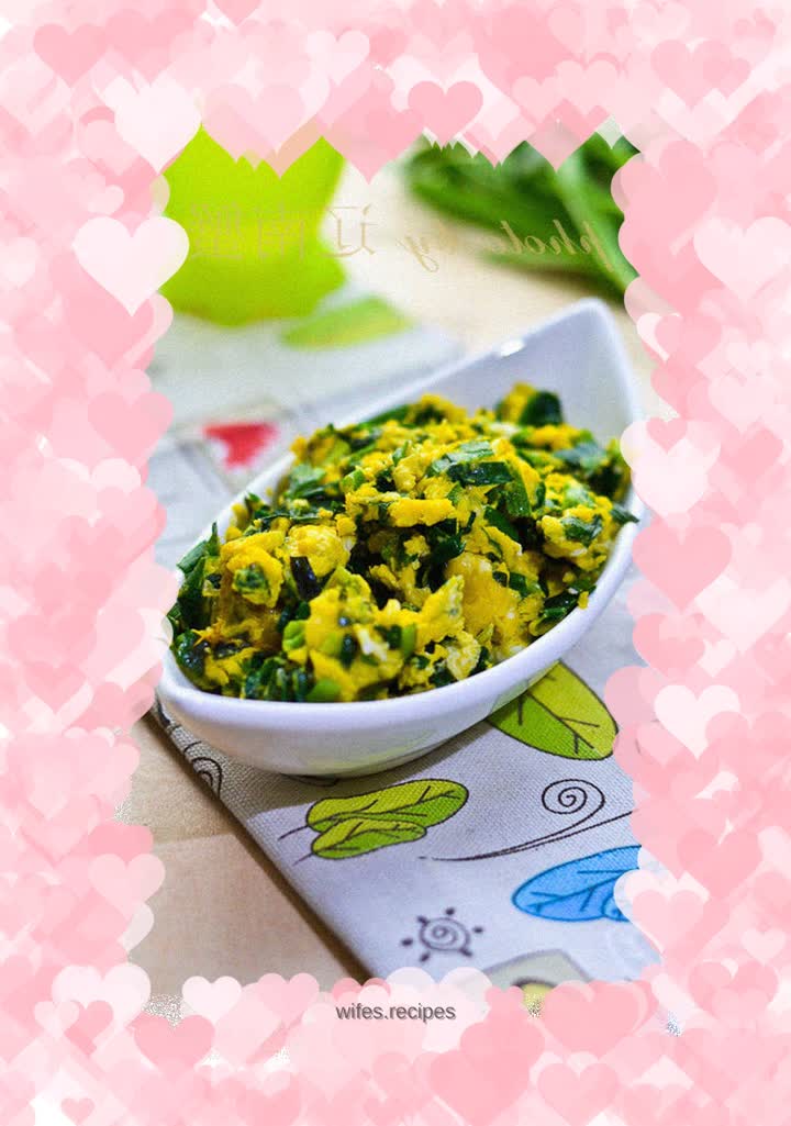 Fried eggs with chives