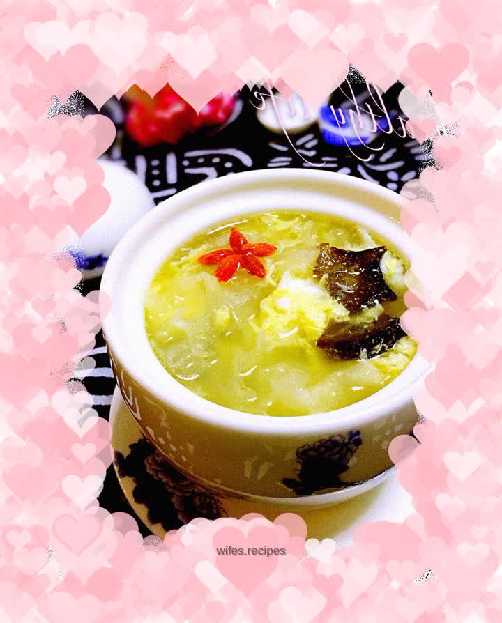 Sea cucumber and white fungus soup