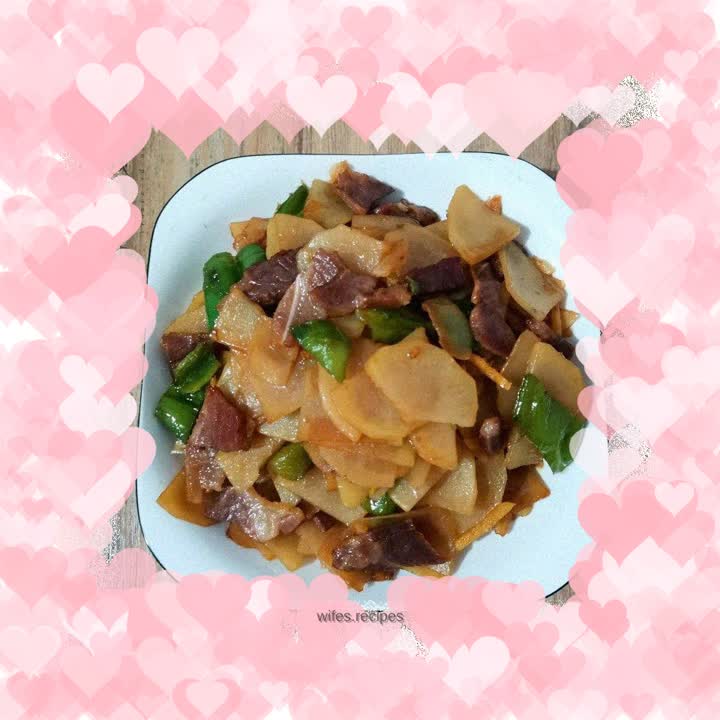 Stir-fried potatoes with bacon