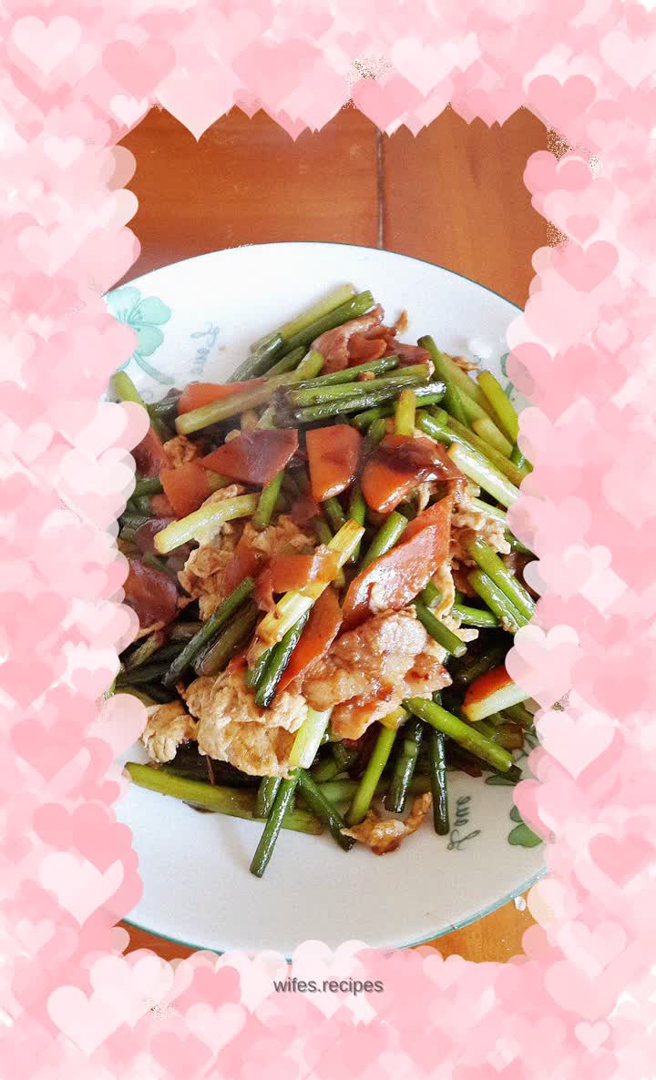Stir-fried garlic sprouts and eggs