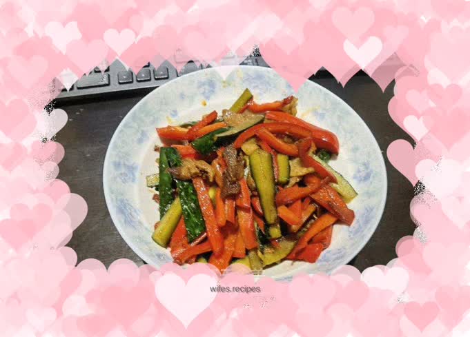 Stir-fried pork with red pepper and cucumber