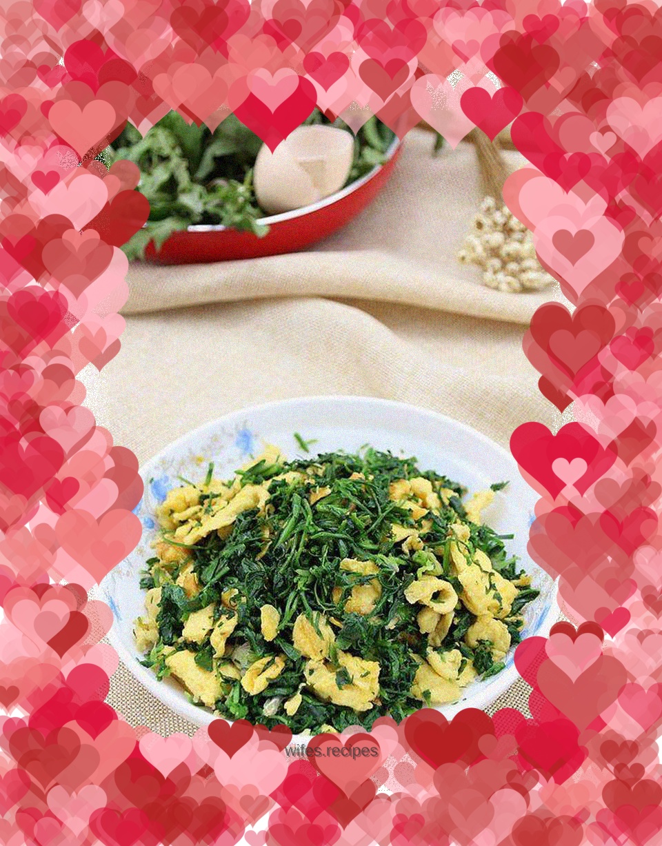 Fried eggs with shepherd's purse