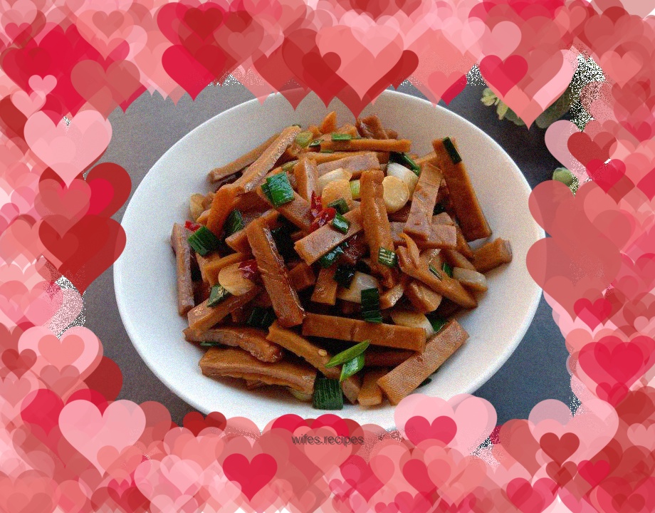 Stir-fried smoked dried tofu with garlic leaves