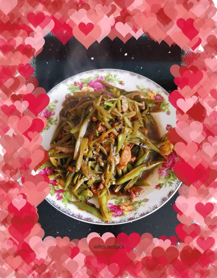 Stir-fried pork with shredded lentils