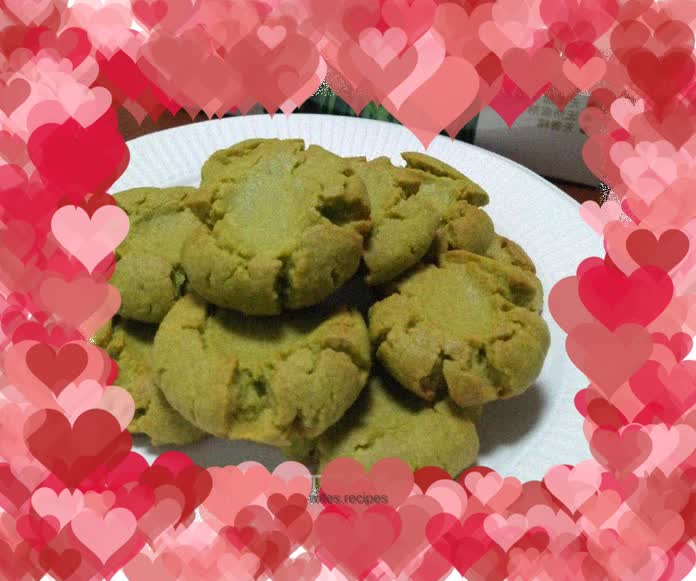 Baked biscuits with green sauce