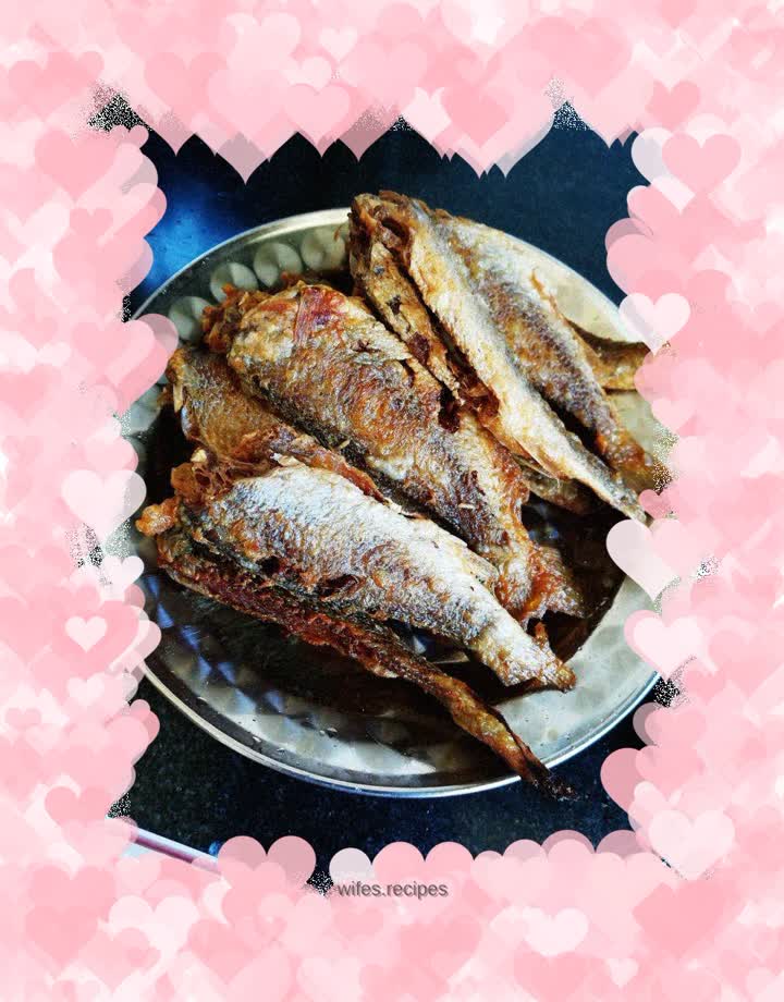 Fried yellow croaker