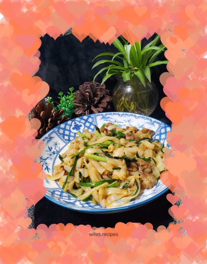 Fried rice noodles with lean meat and chives