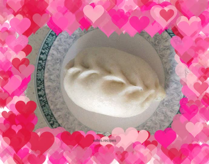 Steamed buns with egg, leek and dried sea rice