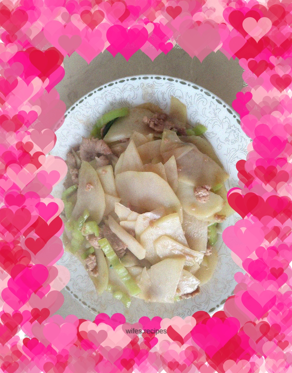 Fried pork with potato slices