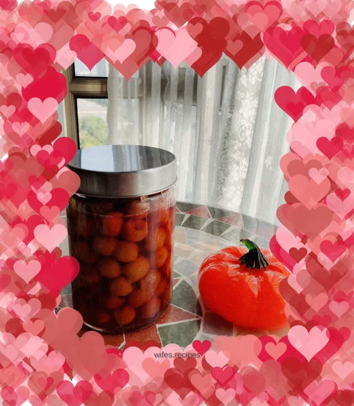 Homemade canned hawthorn