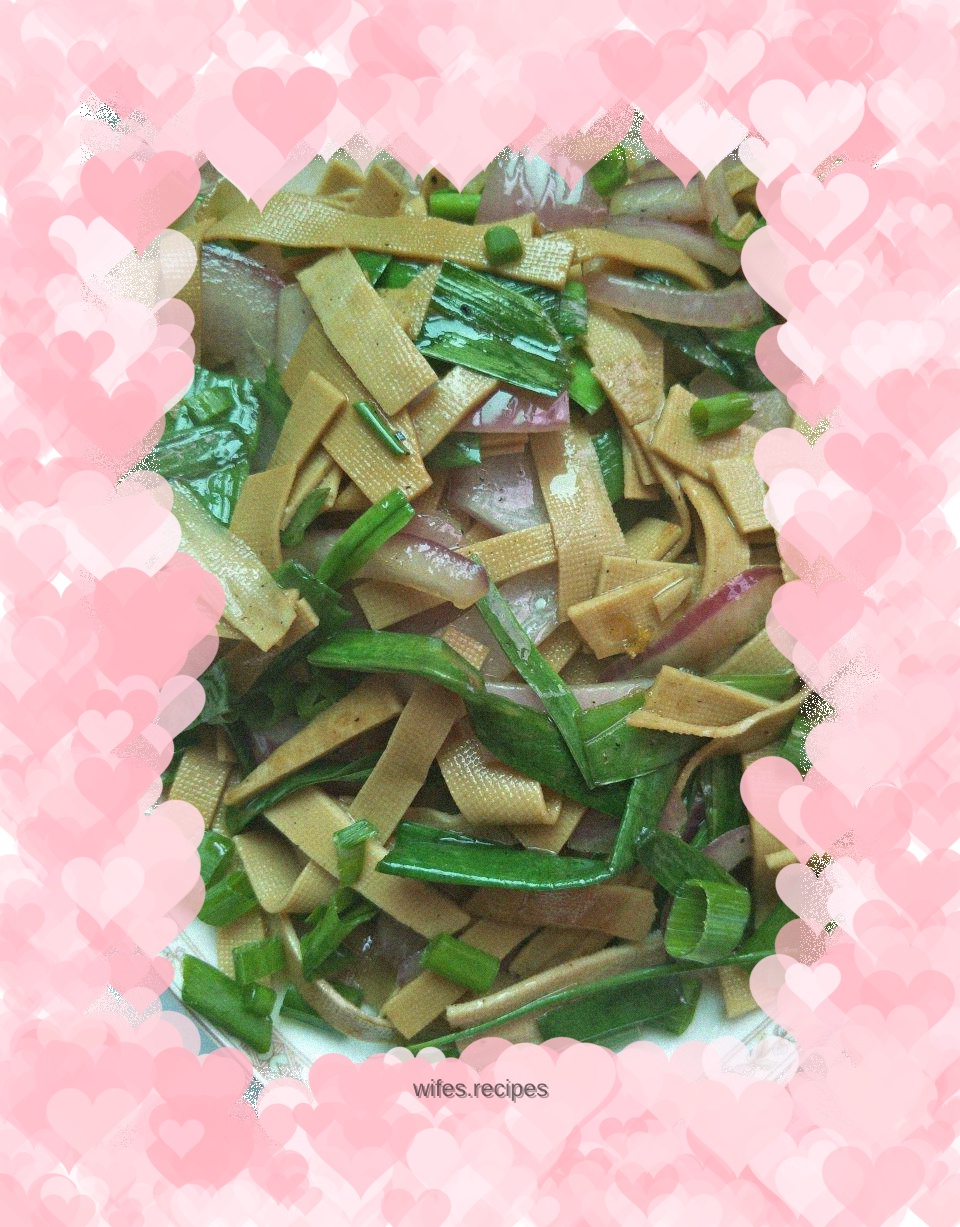 Stir-fried onions in tofu skin