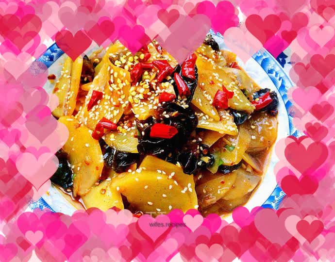 Potato slices mixed with fungus soup