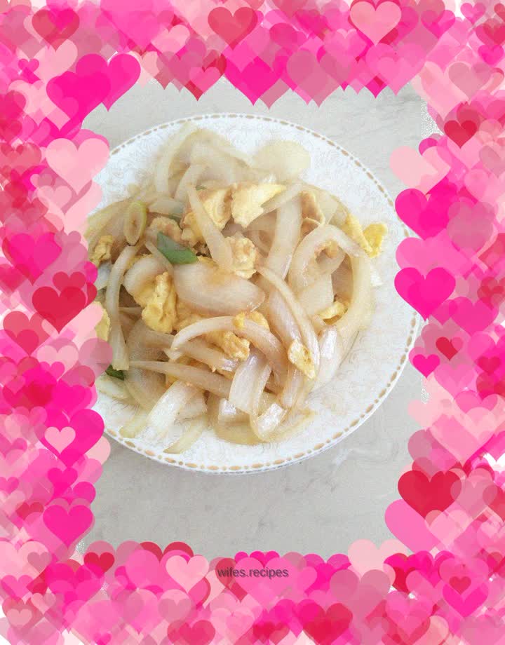 Fried eggs with onions