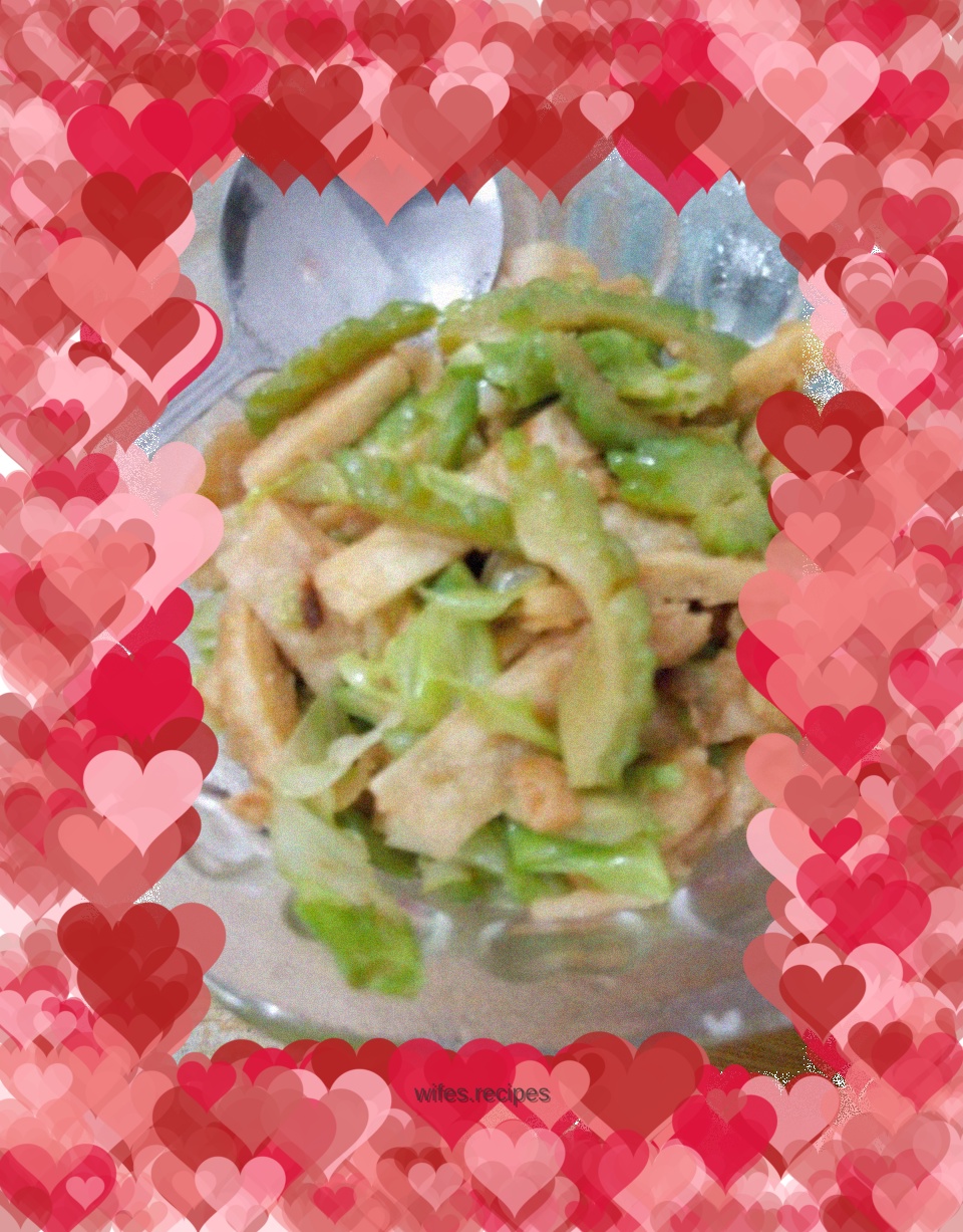 Fried shredded pancakes with bitter melon and green vegetables