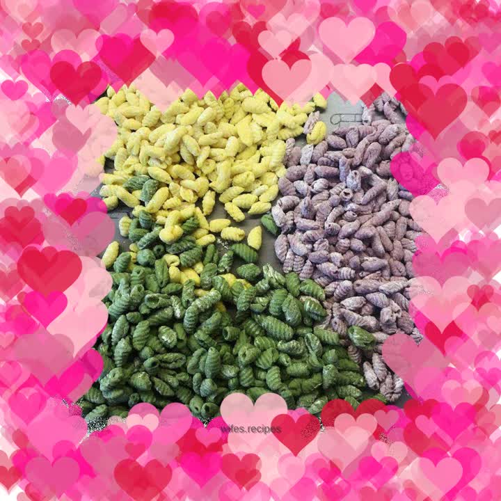 Three-color shell noodles