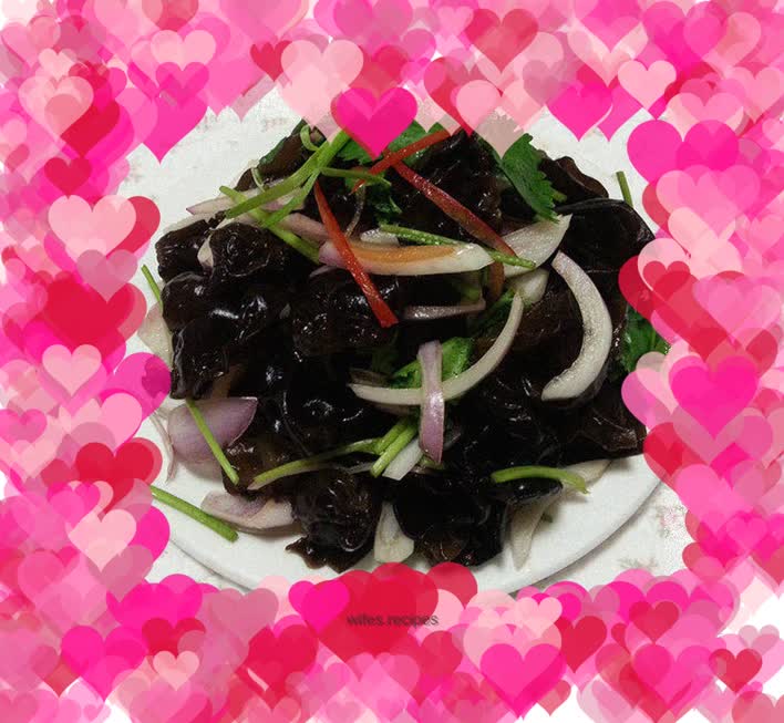 Onions and fungus mixed with coriander