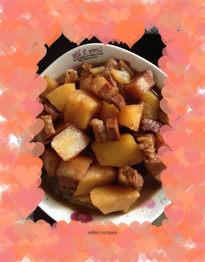 A classic yet creative home-cooked dish - Braised Pork with Potatoes