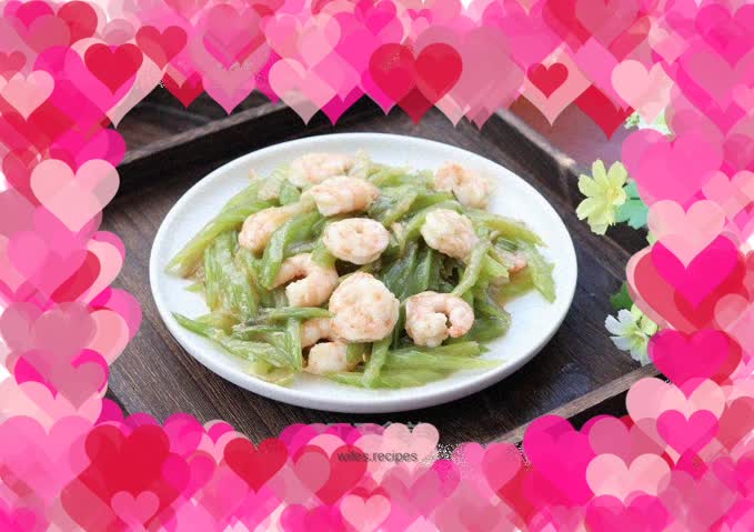 Stir-fried shrimps with celery