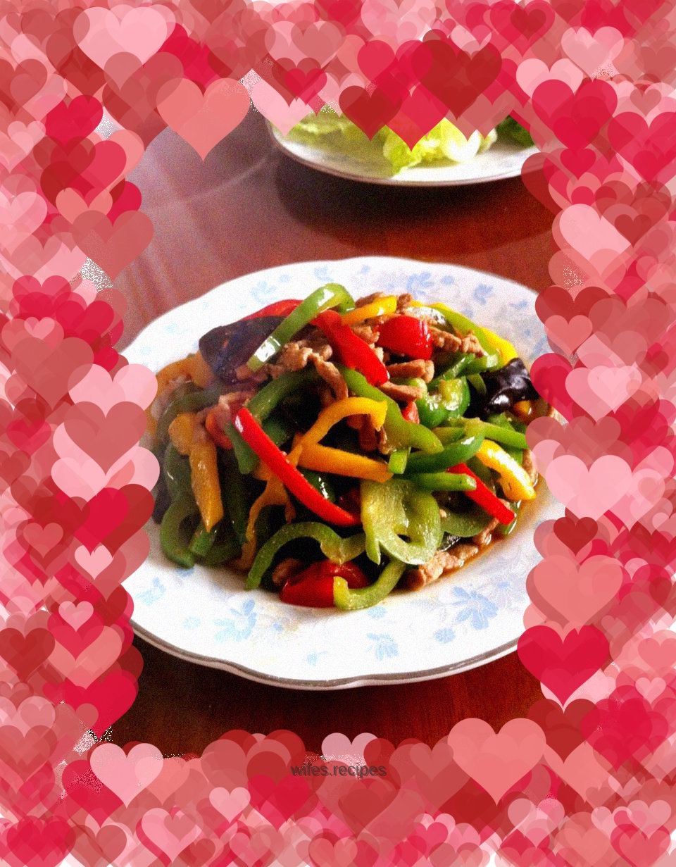 Stir-fried shredded pork with three-color peppers
