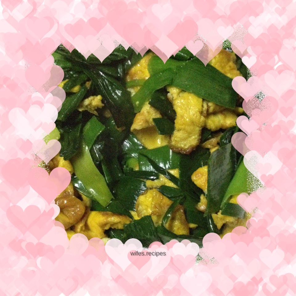 Fried eggs with garlic