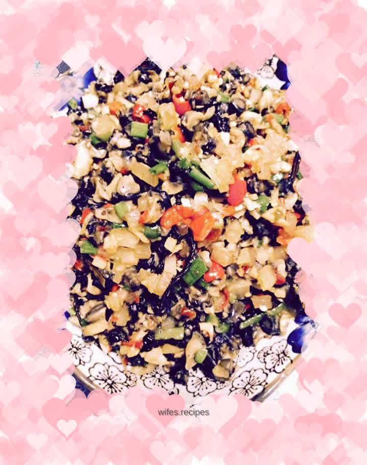 Stir-fried snails with pickled cabbage