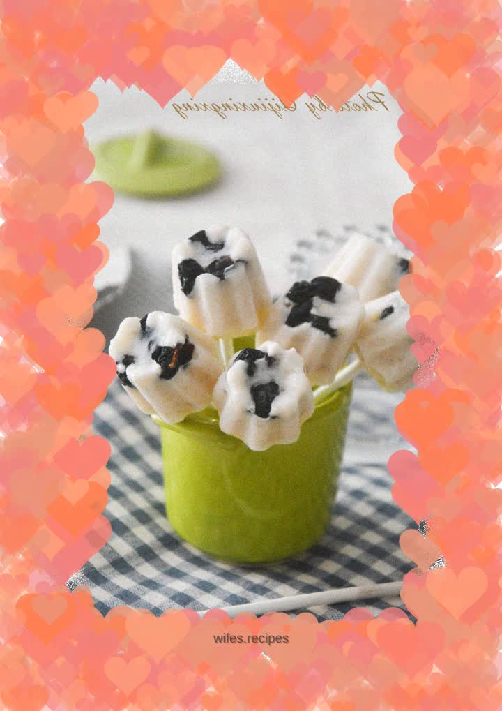 Banana yogurt popsicles